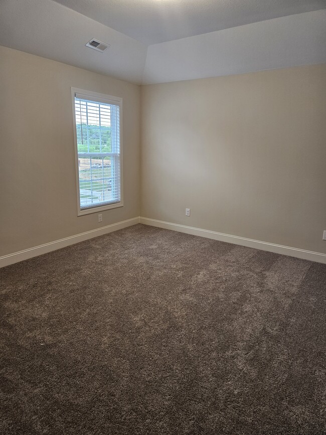 Building Photo - 1836 Silver Chapel Dr