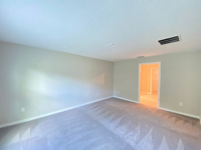 Building Photo - Great SW location 4/2/2 **WON'T LAST**