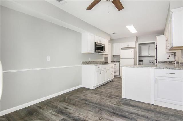 Building Photo - 2808 Golfing Green Dr