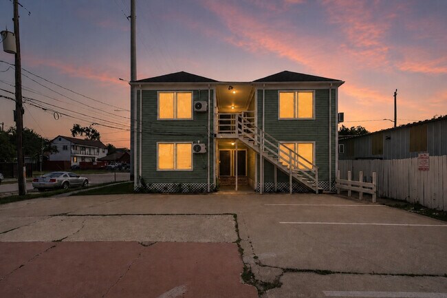 Building Photo - 102 Lockwood Dr