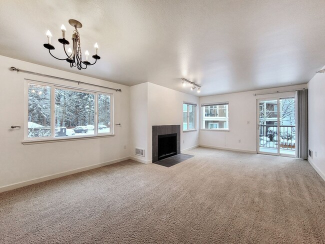 Building Photo - Modern Top-Floor 2BR/2BA Near Downtown Iss...