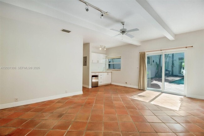 Building Photo - 4051 Ensenada Ave