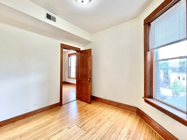 Building Photo - 3319 W Pierce Ave
