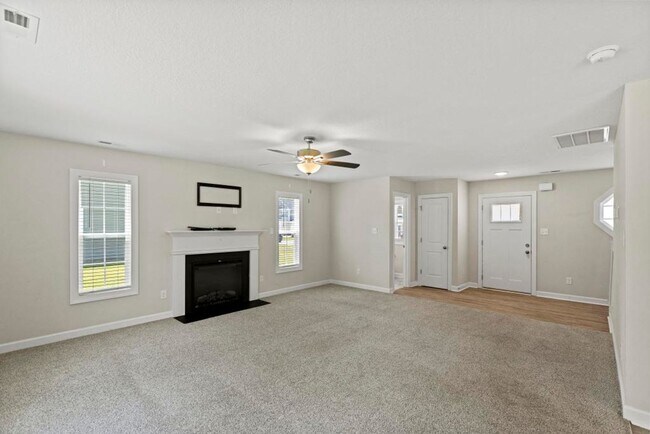 Building Photo - $500 off 1st Month's Rent! Convenience to Camp Lejeune!