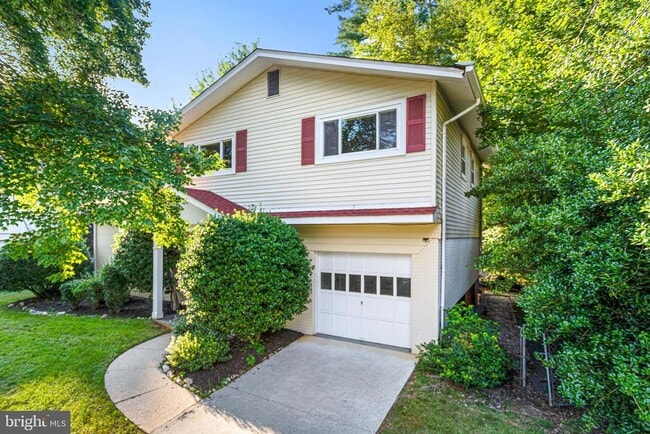 Building Photo - 6503 Friars Ct