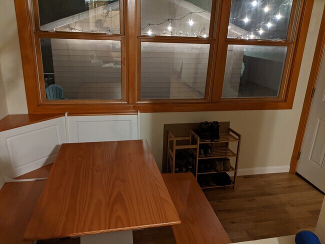 Breakfast Nook, view of Backyard - 4431 N Springfield Ave