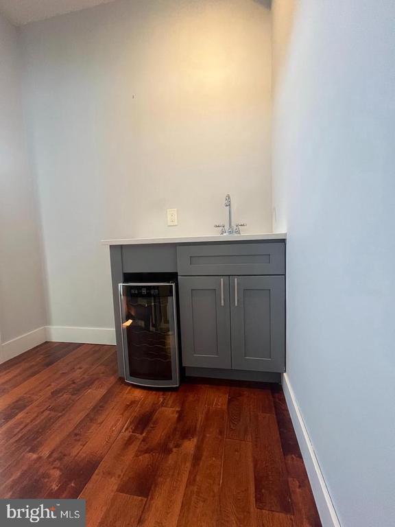 Building Photo - 2244 St Albans St