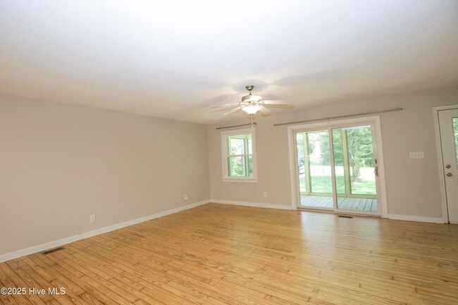 Building Photo - 970 Thrush Dr