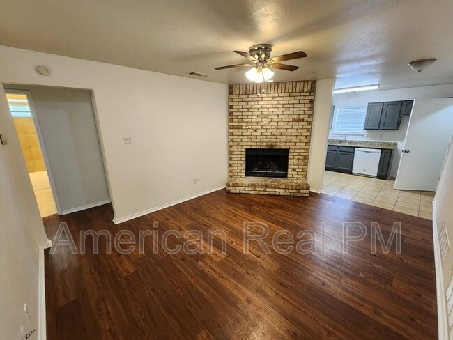 Building Photo - 2750 Sunset Strip Dr