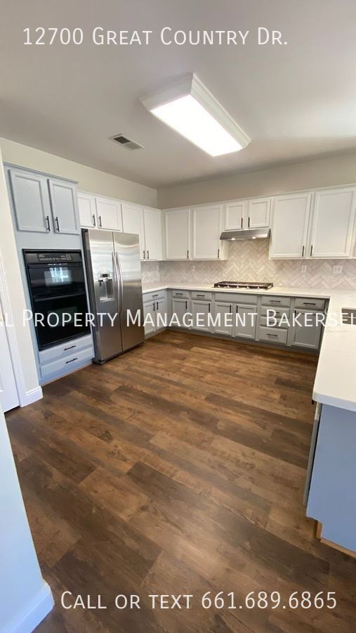 Building Photo - 12700 Great Country Dr