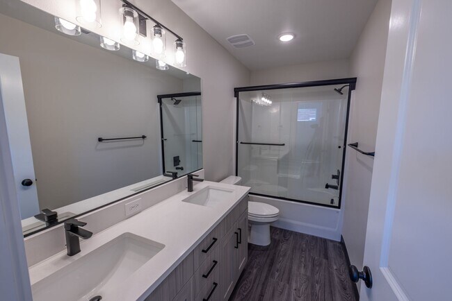 Building Photo - Built in 2024 - 3 bedroom with loft/office. Has AC.