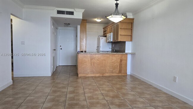 Building Photo - 2899 Collins Ave