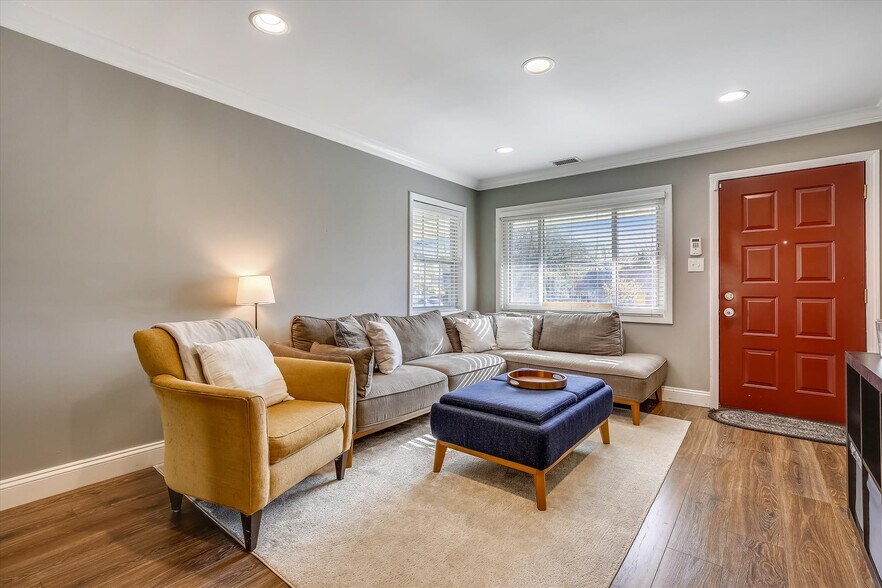 Living room - 13810 Parkland Dr