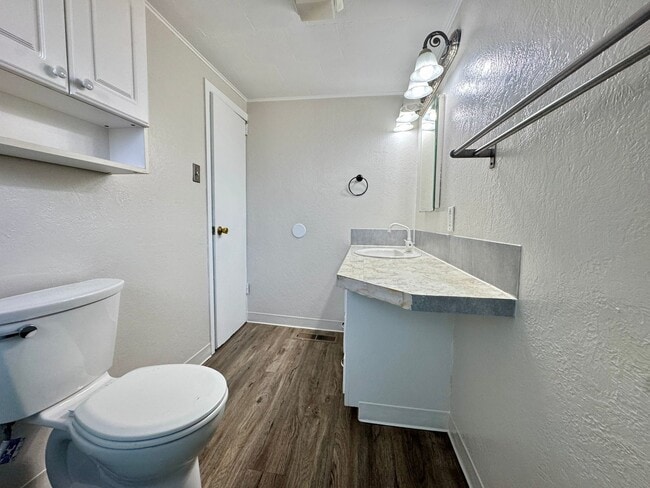 Building Photo - 210 18th St