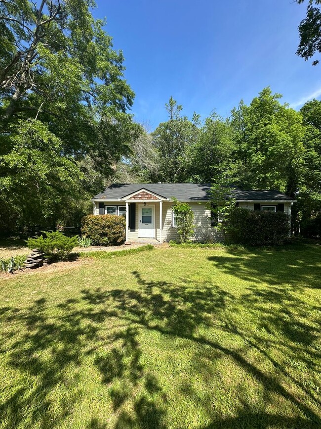 Primary Photo - 2 Bedroom / One bathroom house!
