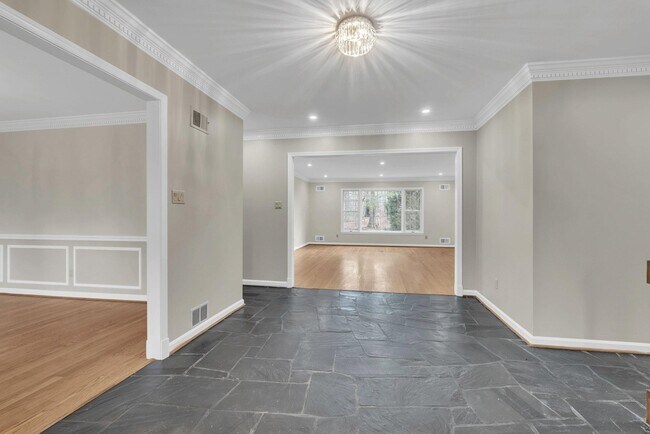 Building Photo - 8616 Chateau Dr