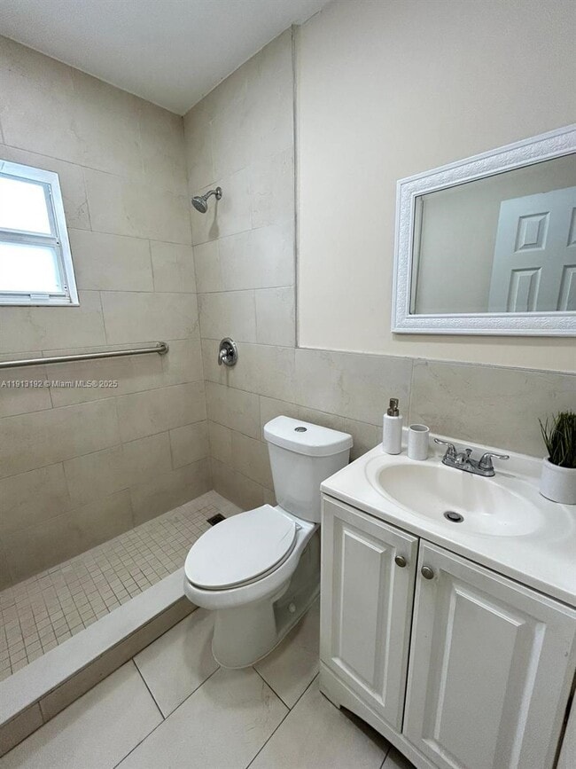 Building Photo - 610 E 8th Ave