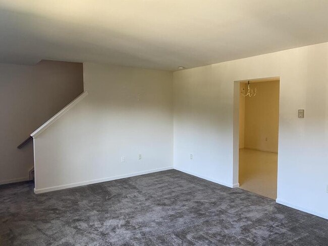 Building Photo - 210 Magnolia Dr