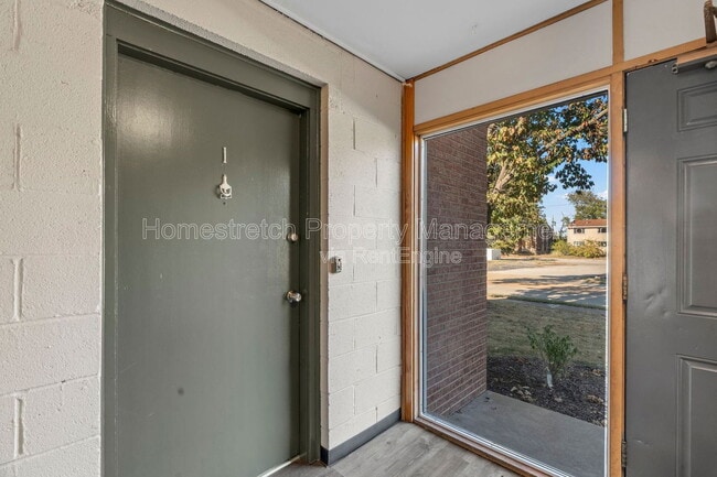 Building Photo - 16 Bruce Dr