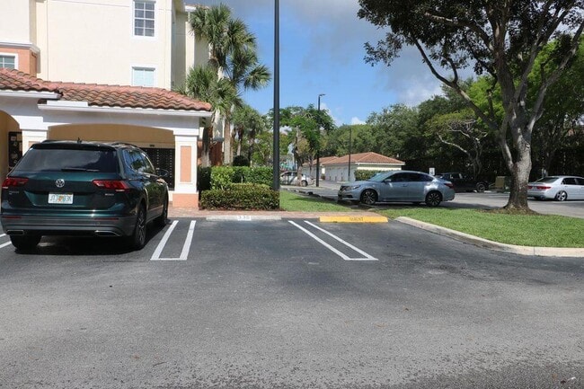 Building Photo - 9825 Baywinds Blvd