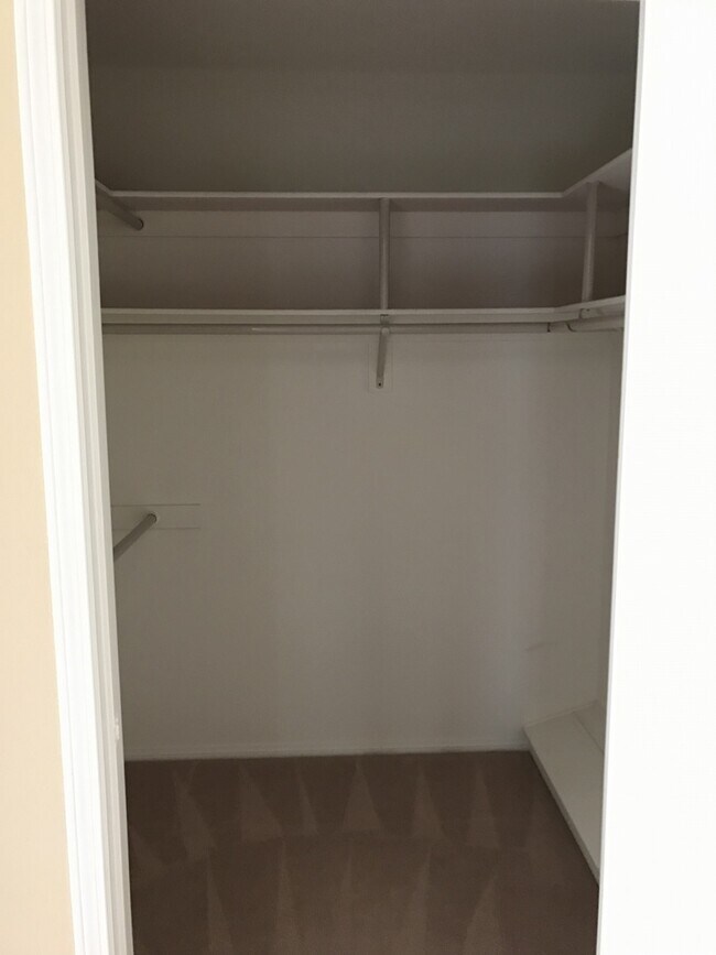 Building Photo - 2BD Condo in Silicon Beach Area Available ...