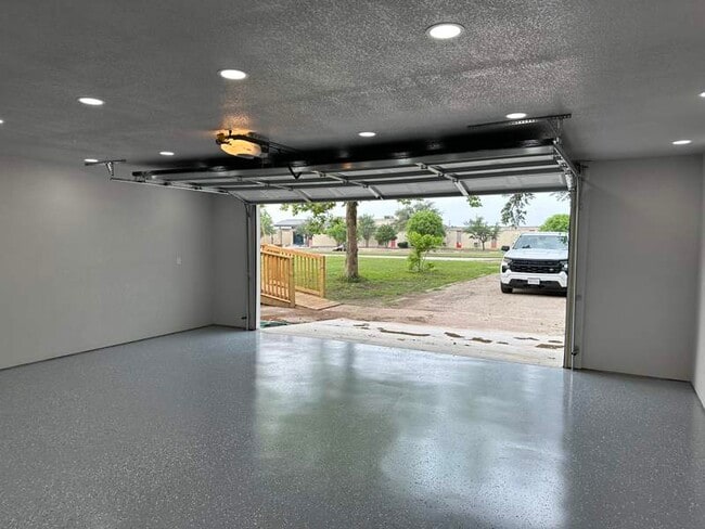 Building Photo - 4707 Midway Dr