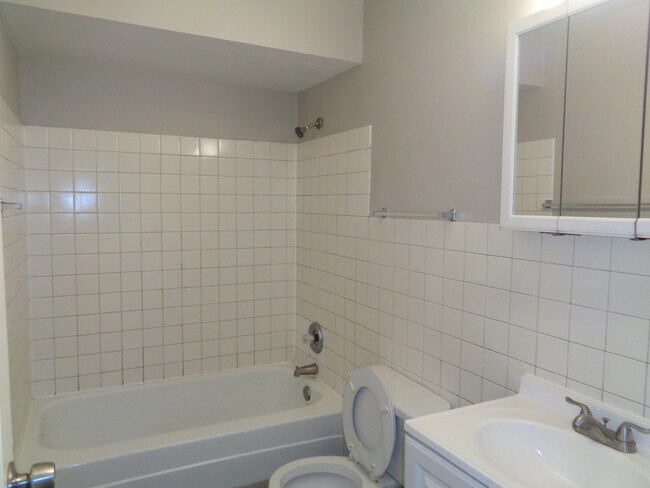 Building Photo - 5740 W 108th St