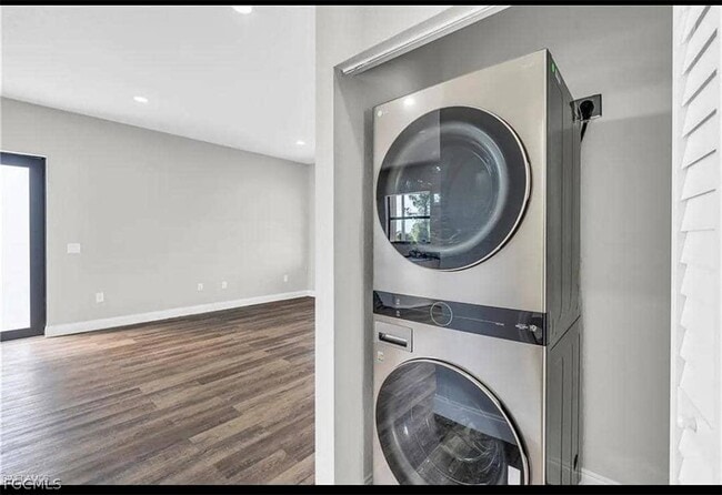 Building Photo - 6018 S Moss Cir