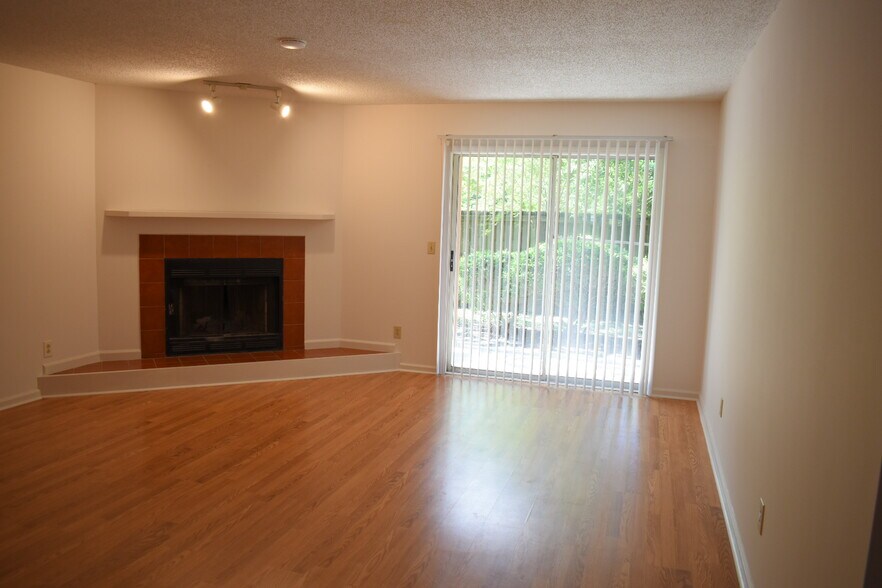 Building Photo - 4541 Kimberly Way