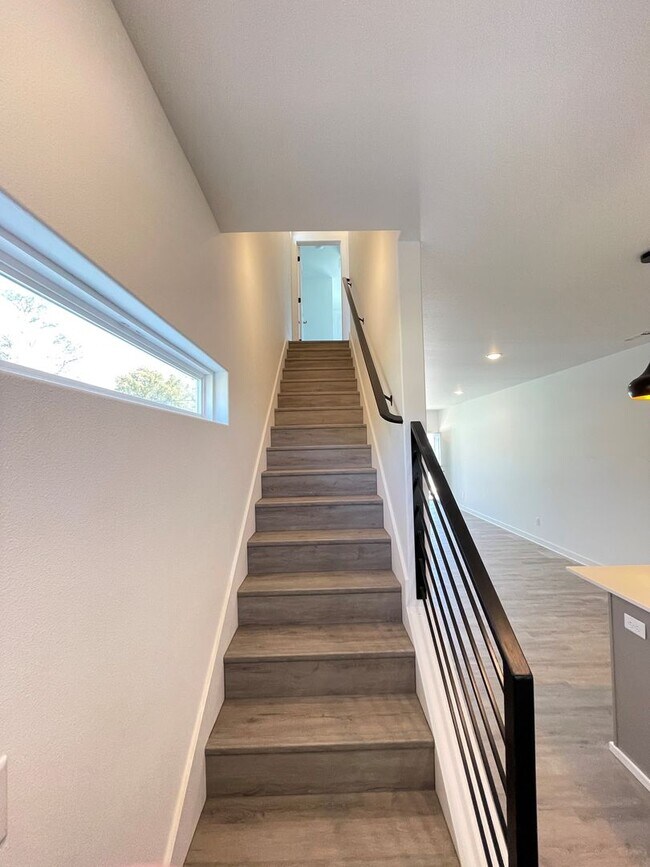 Building Photo - Brand new modern townhomes
