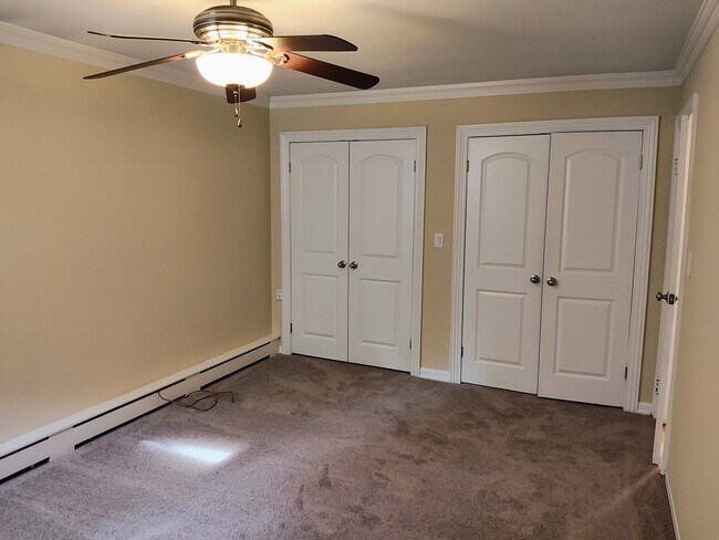 Building Photo - 5 Linden Ave