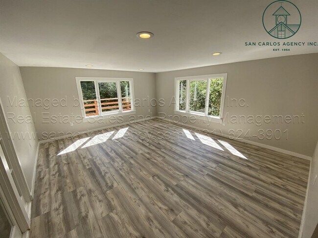 Building Photo - Private and Updated Three Bedroom Carmel H...