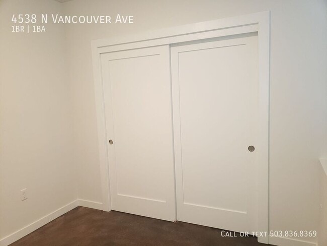 Building Photo - 4538 N Vancouver Ave