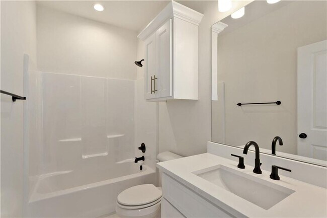 Building Photo - Nice Executive Home in East Fayetteville
