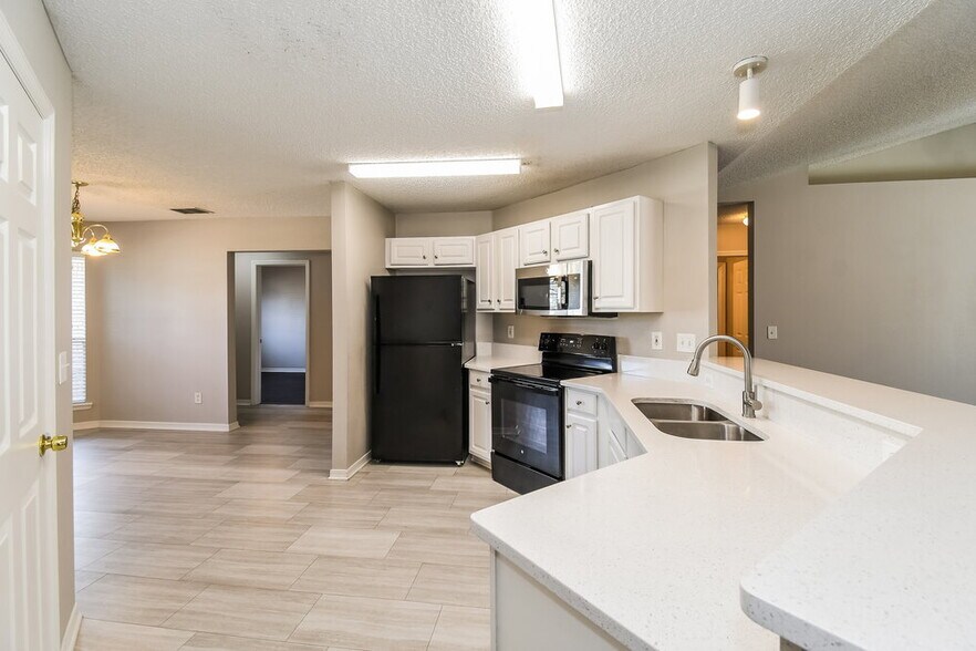 Building Photo - 1562 Wells Rd