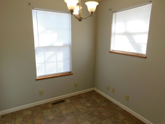 Building Photo - Spacious 3 Bedroom 2 bath Home in El Dorad...