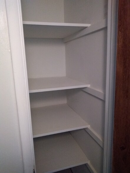 Building Photo - 1031 N Holly Ave