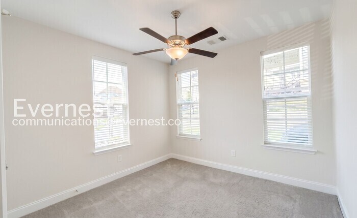 Building Photo - 828 Goswell Dr