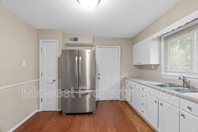 Building Photo - 3661 High Dr