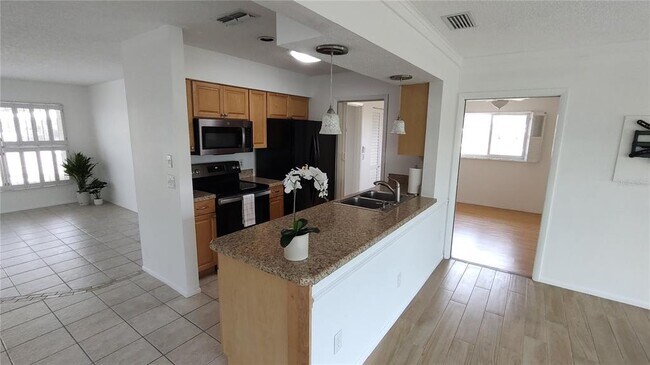 Building Photo - 570 Circlewood Dr
