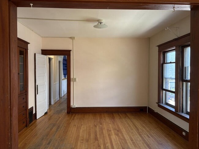 Building Photo - 48 Monroe St