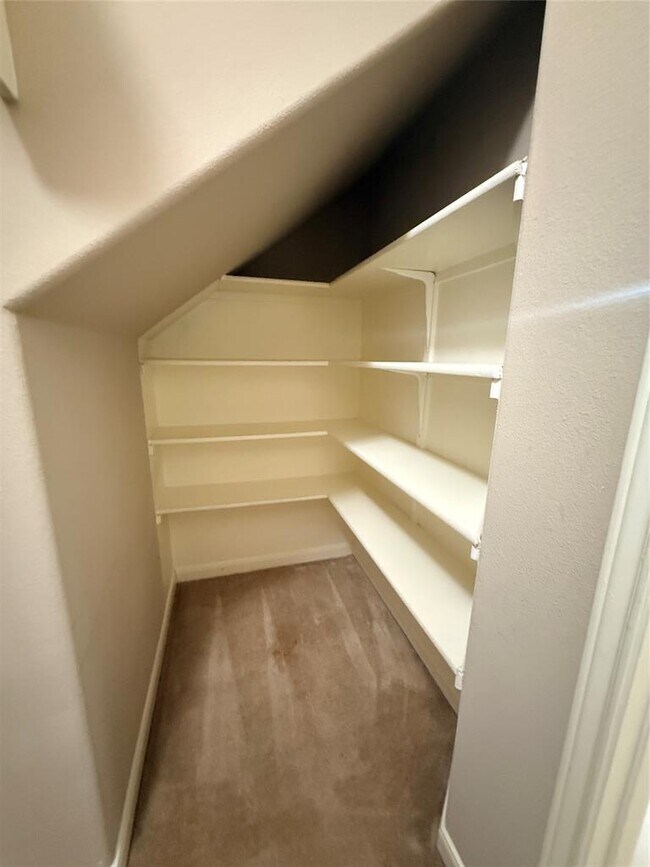 Building Photo - 112 E Adelanta Place