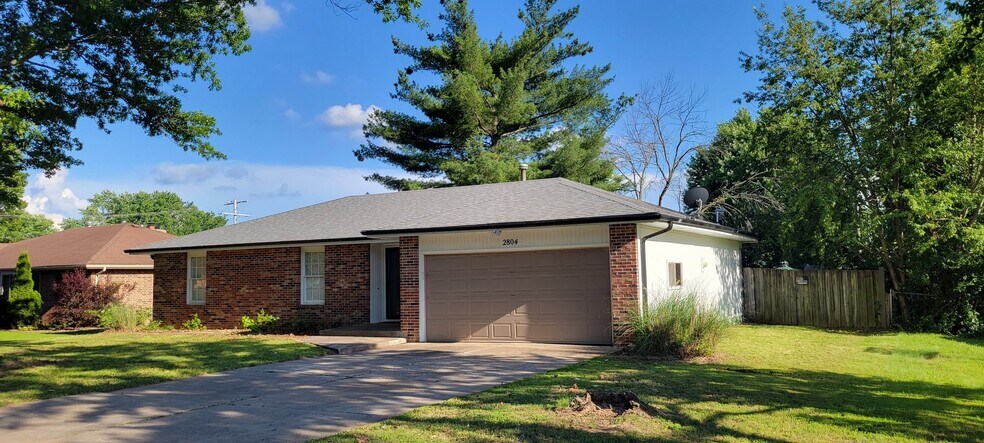 Building Photo - 2804 E Linwood St
