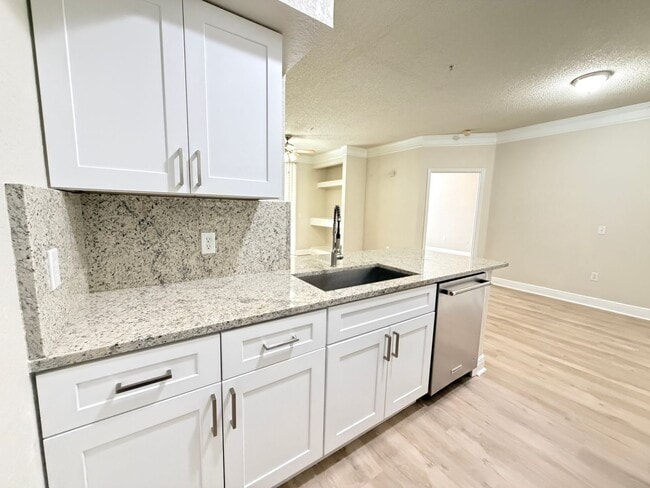 Building Photo - 13015 Plantation Park Cir