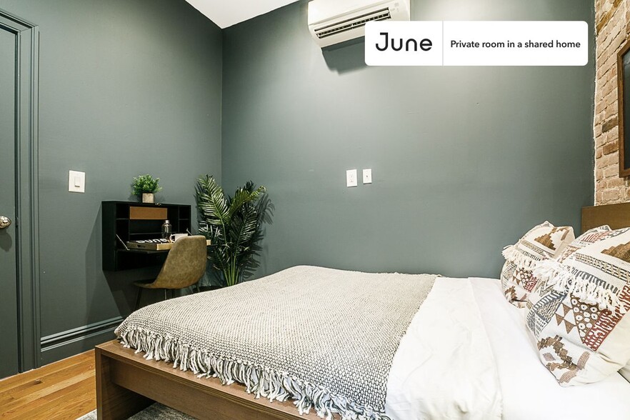 Building Photo - Room in Shared 3 bed/2 bath home