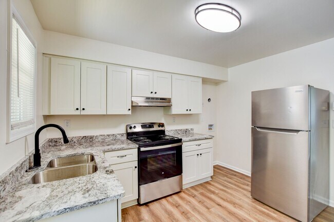 Building Photo - 1306 Linden Ave