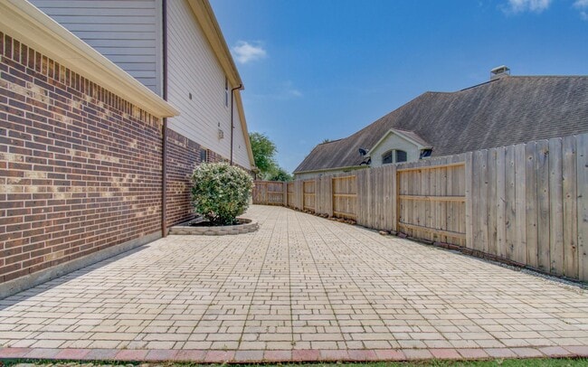 Building Photo - 28666 Pleasant Forest Dr