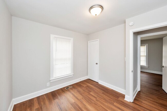 Building Photo - 3824 15th St NE