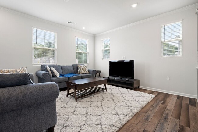 Building Photo - 2500 Chert Ln