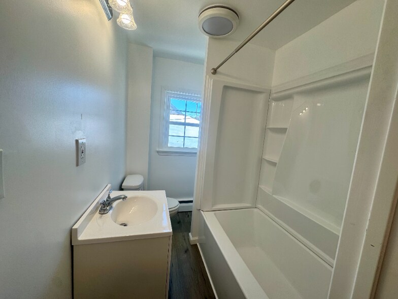 Building Photo - 230 Church St